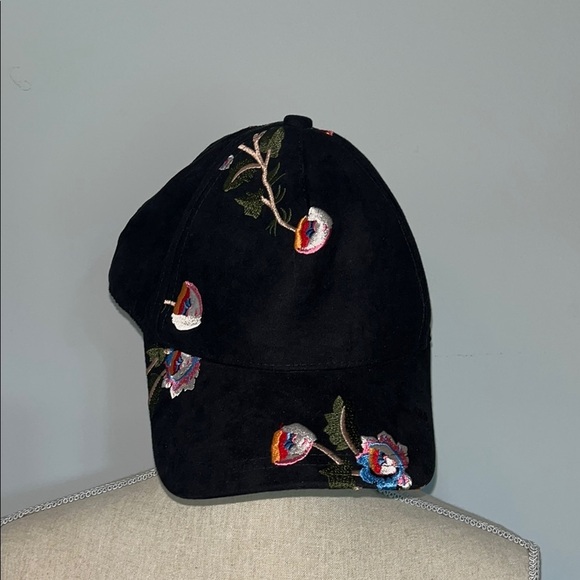 Bebe NWOT Floral Embroidered Black Cap - Picture 1 of 8
